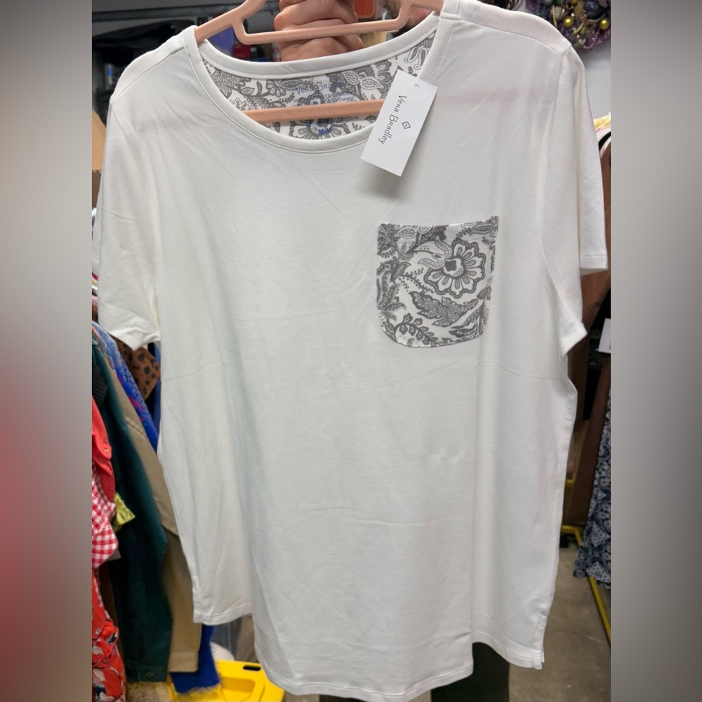 Vera Bradley women’s size medium T-shirt white gray floral pocket $35 new